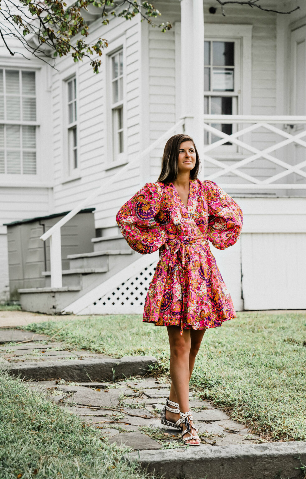 What To Wear To A [Backyard] Fall Wedding To Be Bright