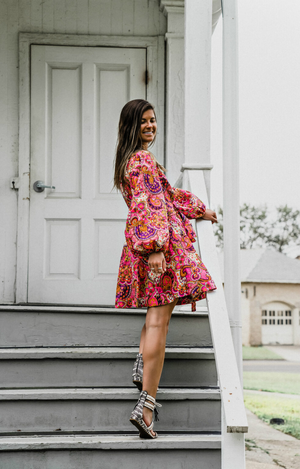 What To Wear To A [Backyard] Fall Wedding To Be Bright