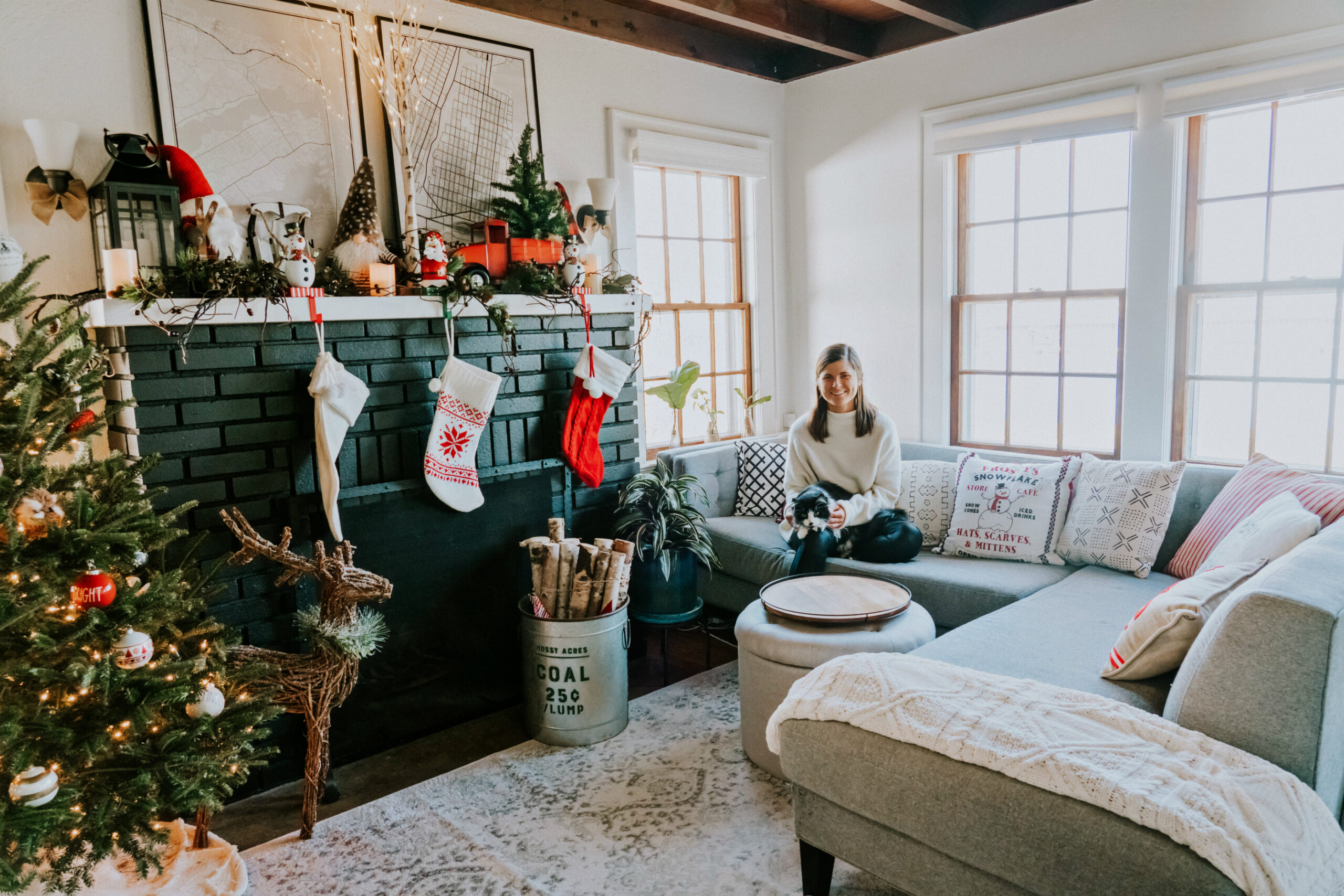 Woodland Apres Ski Christmas Holiday Decor Ideas, Christmas Living Room Decoration Inspo, Tilden of To Be Bright